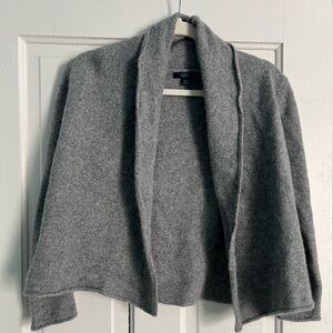 Boden sweater

Size medium-fits like a small

I will ship next day